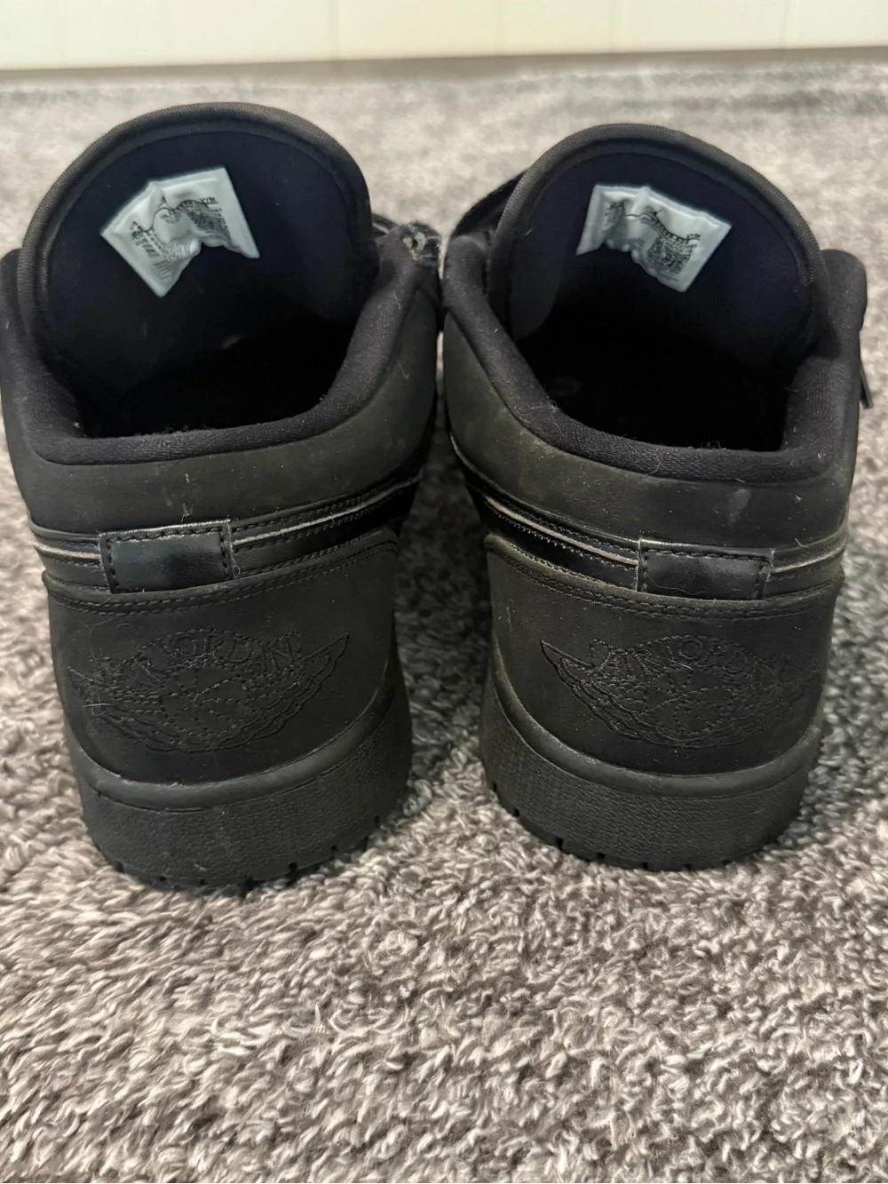 Nike Men's Low-Top Black Leather Sneakers